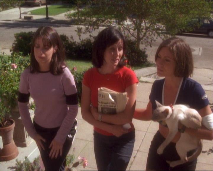 Charmed-Online_dot_net-1x01SomethingWiccaThisWayComes2344.jpg