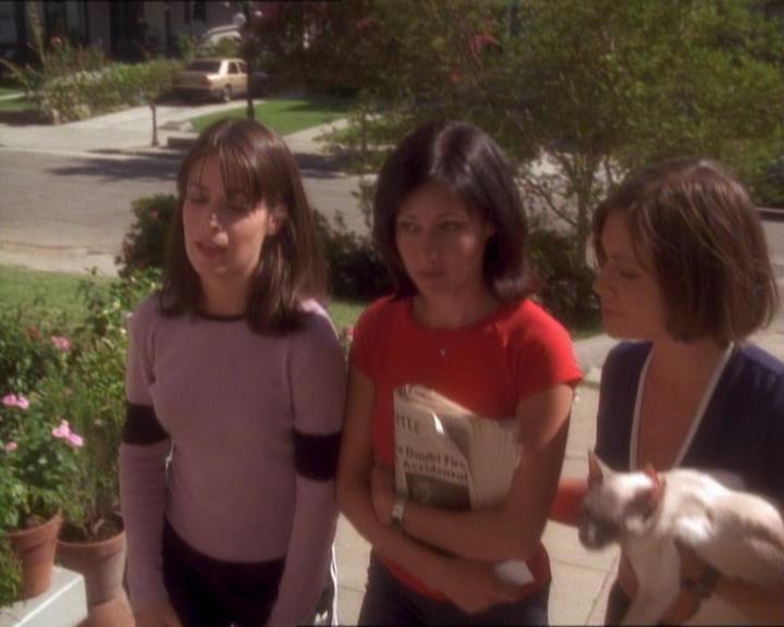 Charmed-Online_dot_net-1x01SomethingWiccaThisWayComes2345.jpg