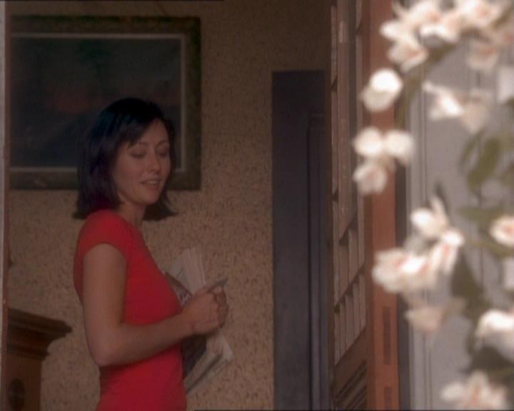 Charmed-Online_dot_net-1x01SomethingWiccaThisWayComes2351.jpg