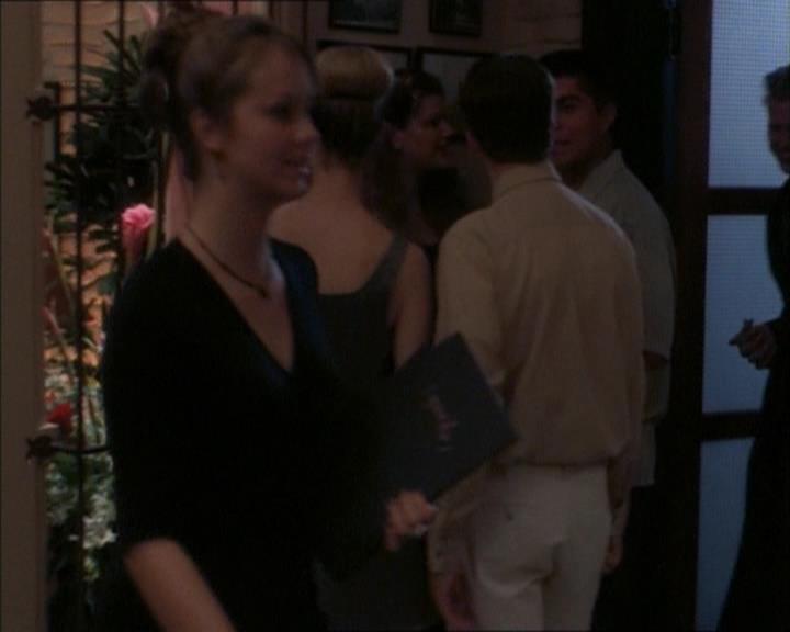Charmed-Online_dot_net-1x02IveGotYouUnderMySkin0011.jpg