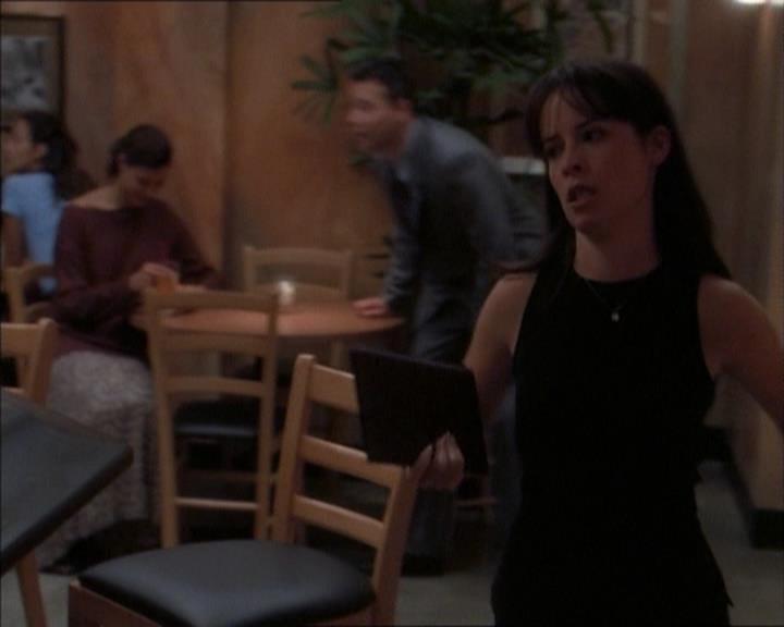 Charmed-Online_dot_net-1x02IveGotYouUnderMySkin0031.jpg