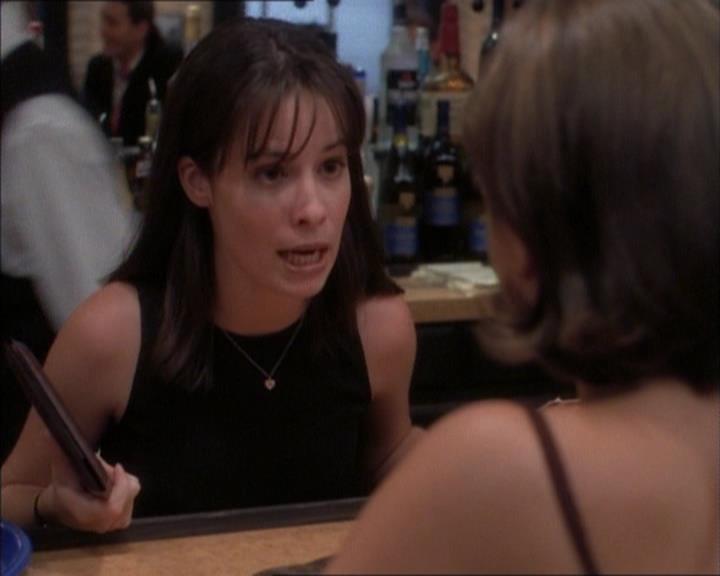 Charmed-Online_dot_net-1x02IveGotYouUnderMySkin0037.jpg