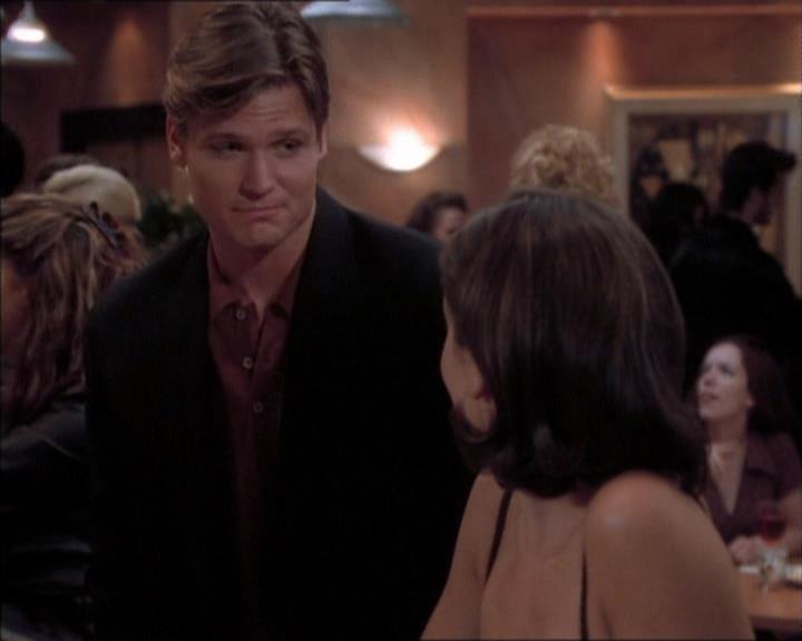 Charmed-Online_dot_net-1x02IveGotYouUnderMySkin0106.jpg