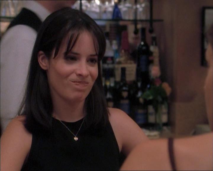 Charmed-Online_dot_net-1x02IveGotYouUnderMySkin0110.jpg