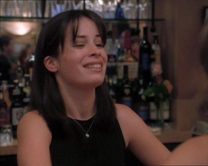 Charmed-Online_dot_net-1x02IveGotYouUnderMySkin0118.jpg