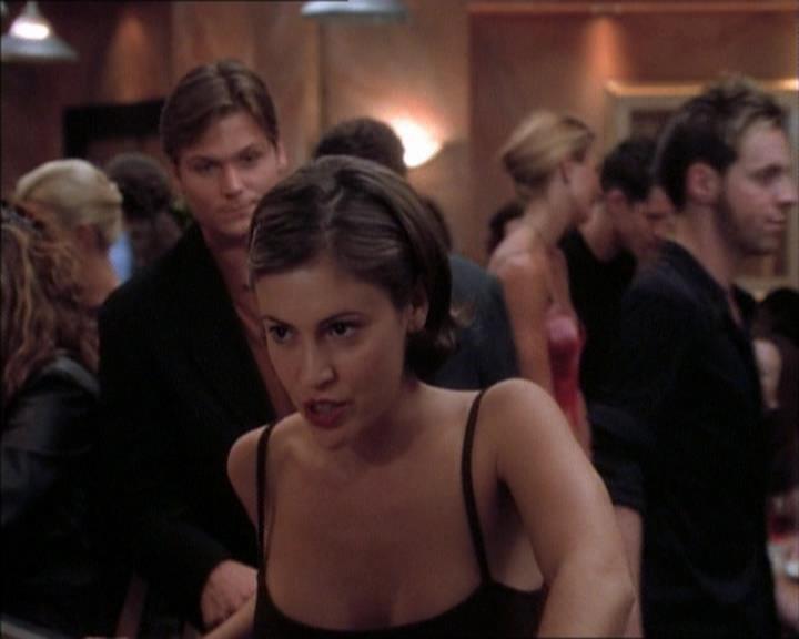 Charmed-Online_dot_net-1x02IveGotYouUnderMySkin0121.jpg