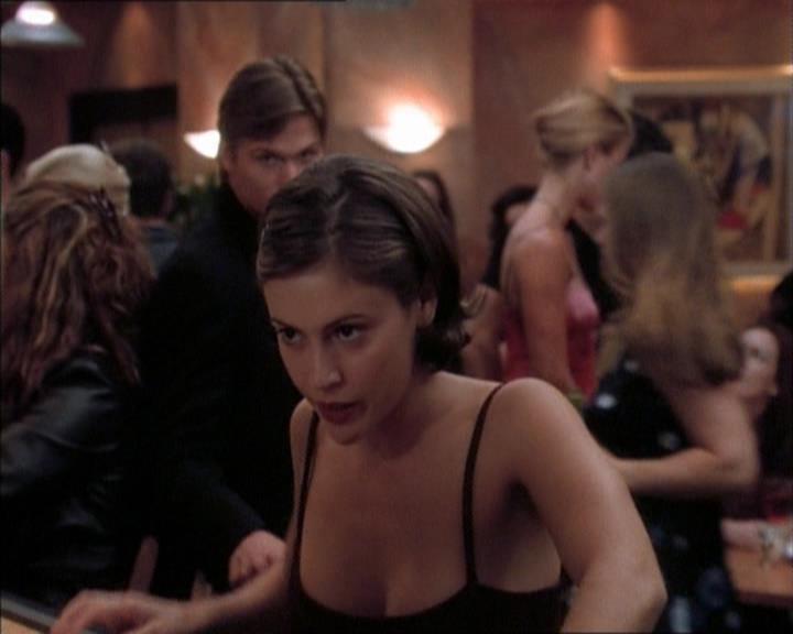 Charmed-Online_dot_net-1x02IveGotYouUnderMySkin0122.jpg