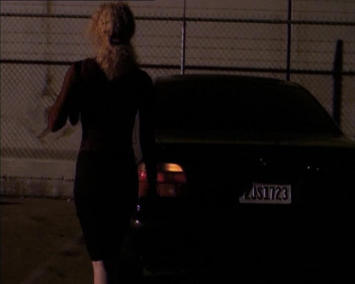 Charmed-Online_dot_net-1x02IveGotYouUnderMySkin0128.jpg