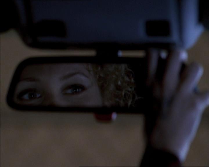 Charmed-Online_dot_net-1x02IveGotYouUnderMySkin0145.jpg