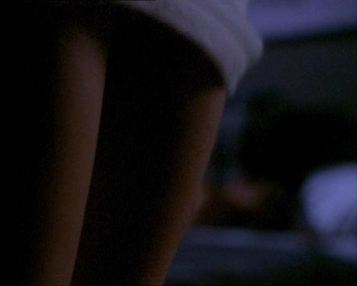 Charmed-Online_dot_net-1x02IveGotYouUnderMySkin0157.jpg
