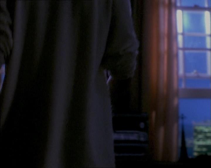Charmed-Online_dot_net-1x02IveGotYouUnderMySkin0160.jpg