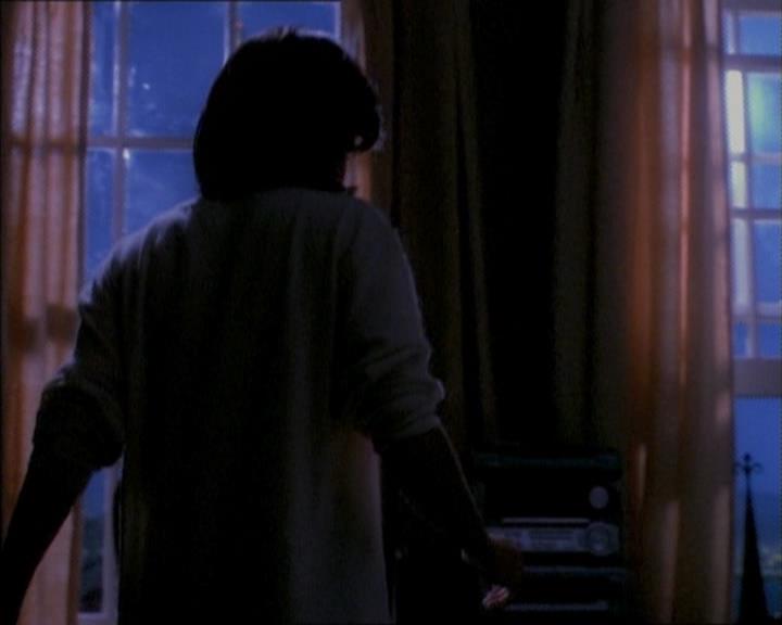 Charmed-Online_dot_net-1x02IveGotYouUnderMySkin0161.jpg