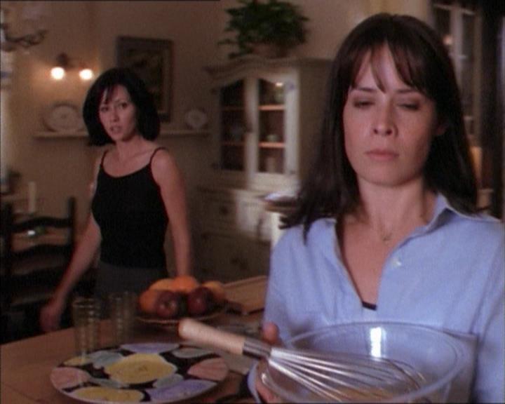 Charmed-Online_dot_net-1x02IveGotYouUnderMySkin0295.jpg Charmed-Online_dot_net-1x02IveGotYouUnderMySkin0295.jpg