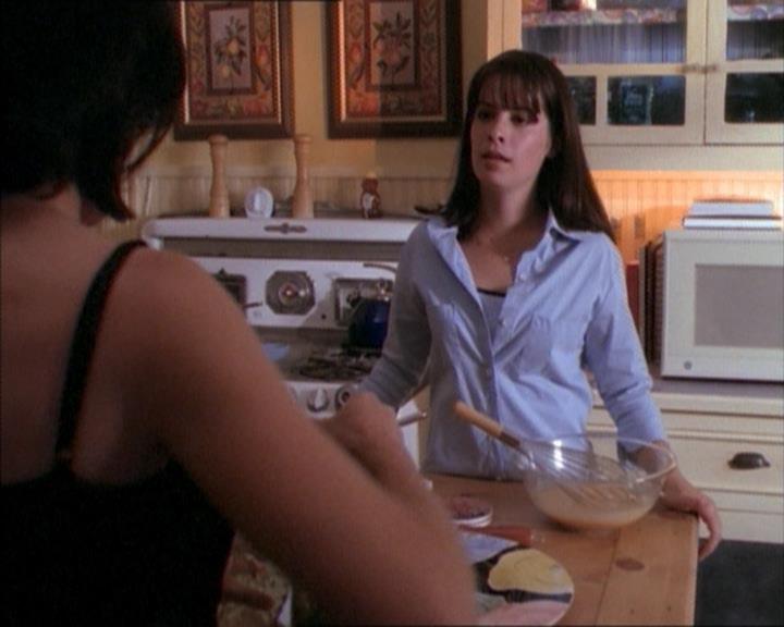 Charmed-Online_dot_net-1x02IveGotYouUnderMySkin0303.jpg
