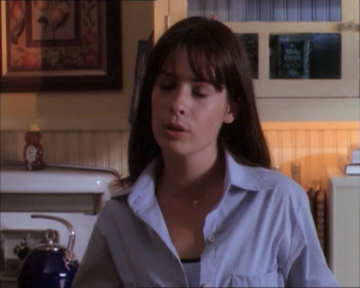 Charmed-Online_dot_net-1x02IveGotYouUnderMySkin0308.jpg