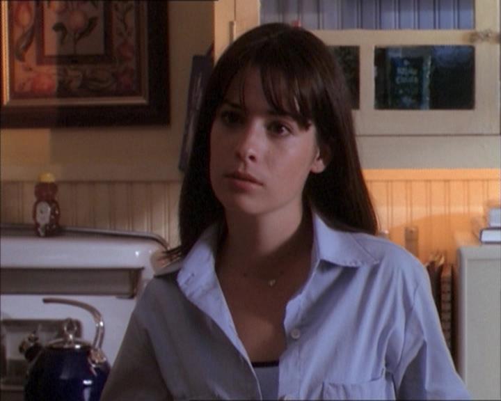 Charmed-Online_dot_net-1x02IveGotYouUnderMySkin0313.jpg