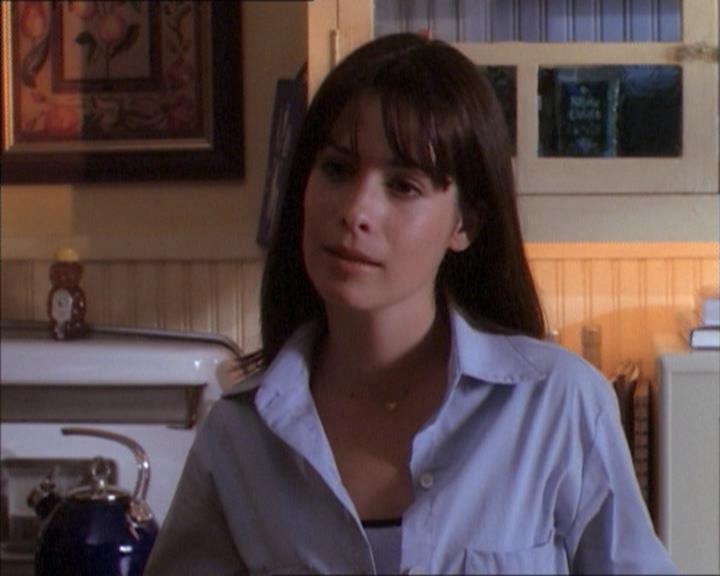 Charmed-Online_dot_net-1x02IveGotYouUnderMySkin0314.jpg
