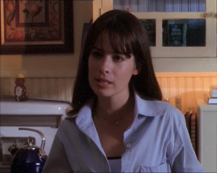Charmed-Online_dot_net-1x02IveGotYouUnderMySkin0326.jpg