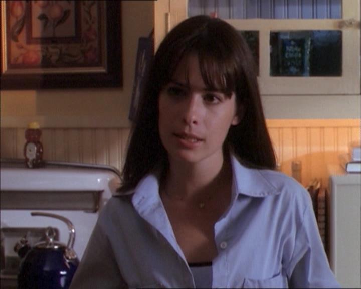 Charmed-Online_dot_net-1x02IveGotYouUnderMySkin0332.jpg