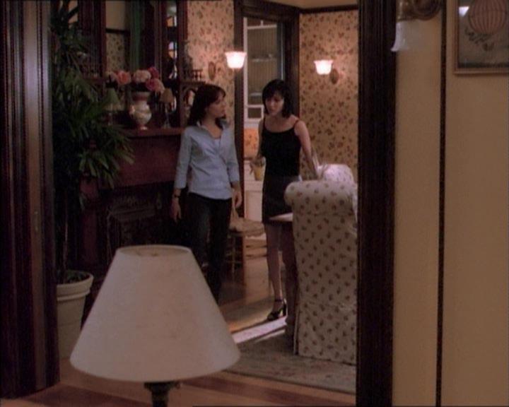Charmed-Online_dot_net-1x02IveGotYouUnderMySkin0339.jpg Charmed-Online_dot_net-1x02IveGotYouUnderMySkin0339.jpg