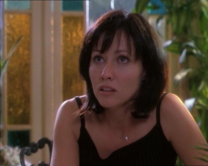 Charmed-Online_dot_net-1x02IveGotYouUnderMySkin0370.jpg