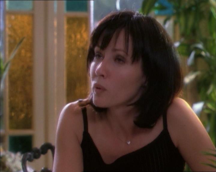 Charmed-Online_dot_net-1x02IveGotYouUnderMySkin0376.jpg
