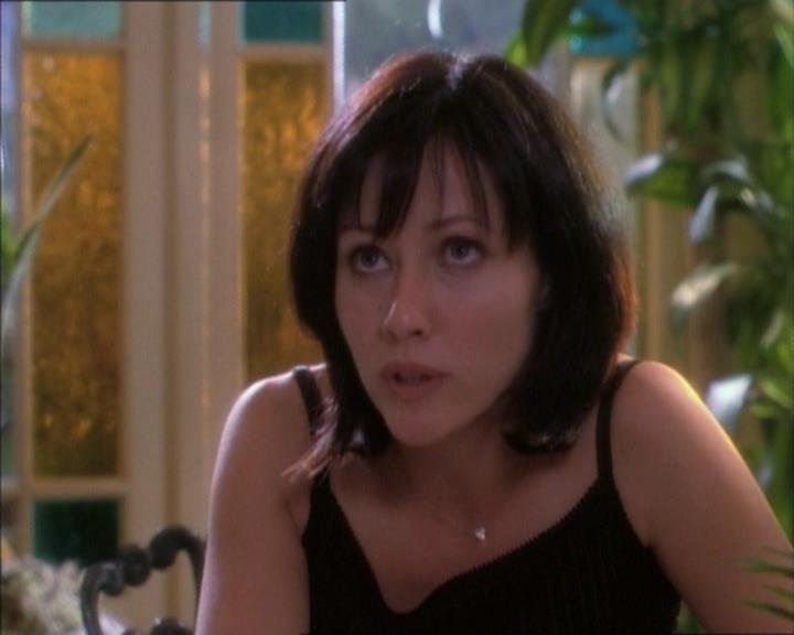 Charmed-Online_dot_net-1x02IveGotYouUnderMySkin0378.jpg