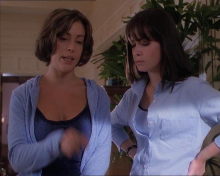 Charmed-Online_dot_net-1x02IveGotYouUnderMySkin0381.jpg