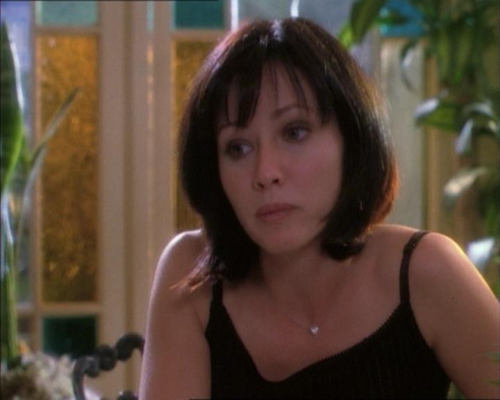 Charmed-Online_dot_net-1x02IveGotYouUnderMySkin0407.jpg