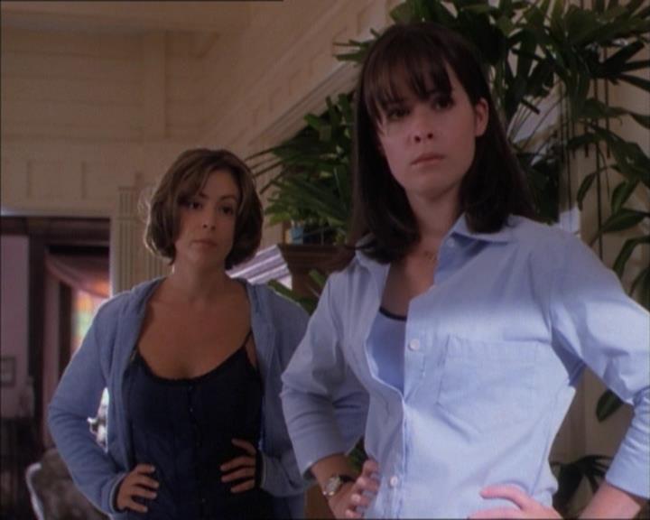 Charmed-Online_dot_net-1x02IveGotYouUnderMySkin0408.jpg