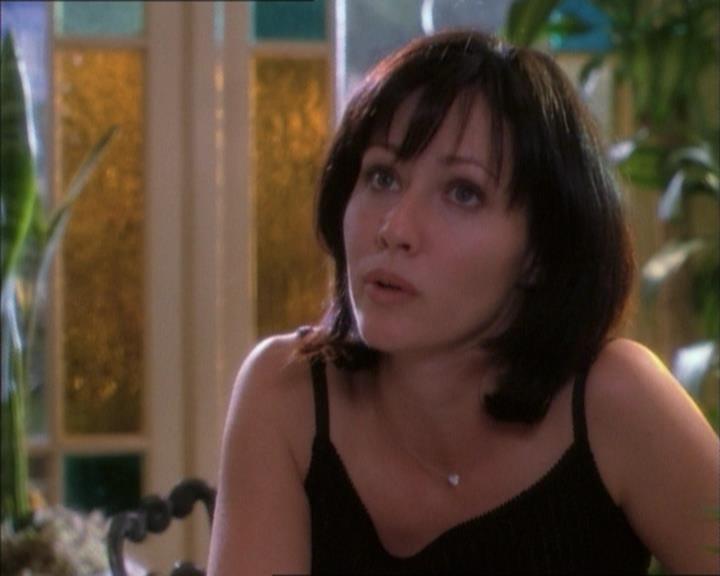 Charmed-Online_dot_net-1x02IveGotYouUnderMySkin0412.jpg