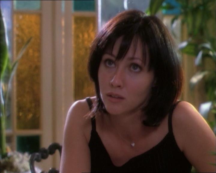 Charmed-Online_dot_net-1x02IveGotYouUnderMySkin0416.jpg