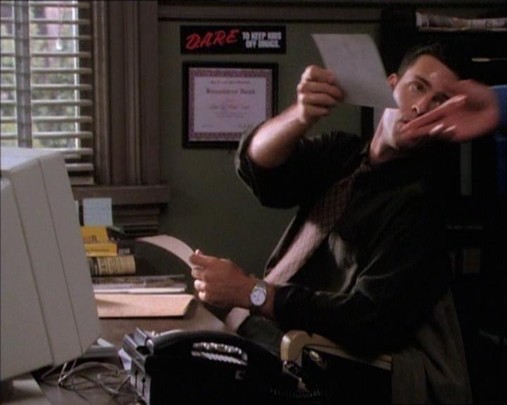 Charmed-Online_dot_net-1x02IveGotYouUnderMySkin0426.jpg