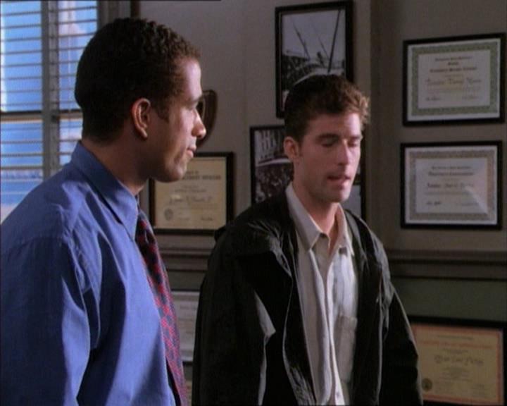 Charmed-Online_dot_net-1x02IveGotYouUnderMySkin0452.jpg