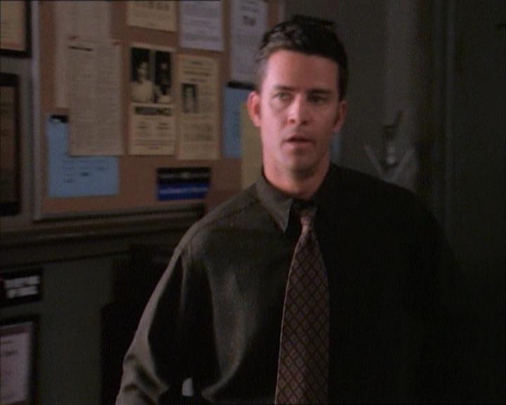Charmed-Online_dot_net-1x02IveGotYouUnderMySkin0454.jpg