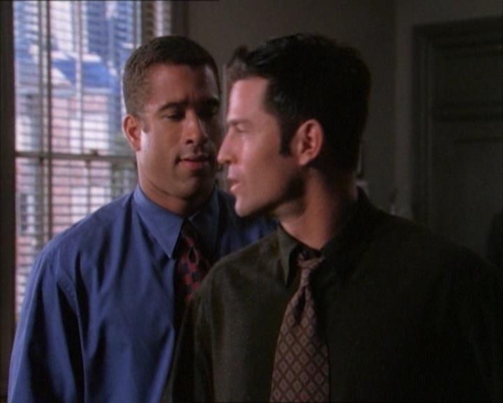 Charmed-Online_dot_net-1x02IveGotYouUnderMySkin0463.jpg