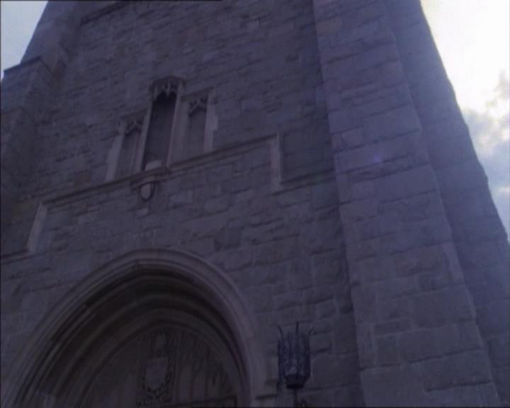 Charmed-Online_dot_net-1x02IveGotYouUnderMySkin0474.jpg