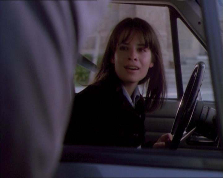 Charmed-Online_dot_net-1x02IveGotYouUnderMySkin0483.jpg