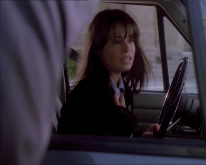 Charmed-Online_dot_net-1x02IveGotYouUnderMySkin0485.jpg