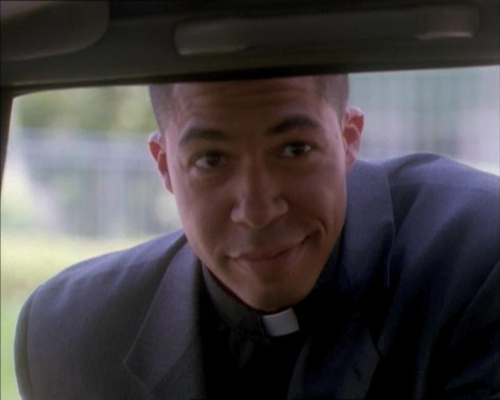 Charmed-Online_dot_net-1x02IveGotYouUnderMySkin0489.jpg