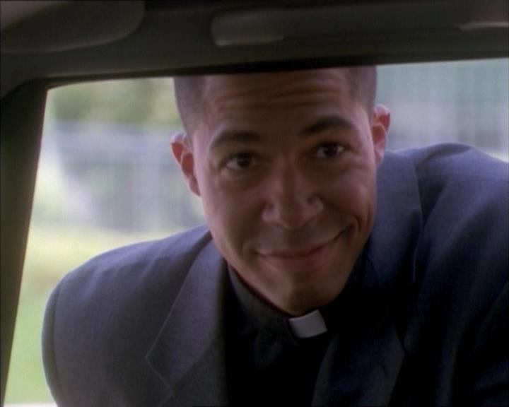 Charmed-Online_dot_net-1x02IveGotYouUnderMySkin0505.jpg