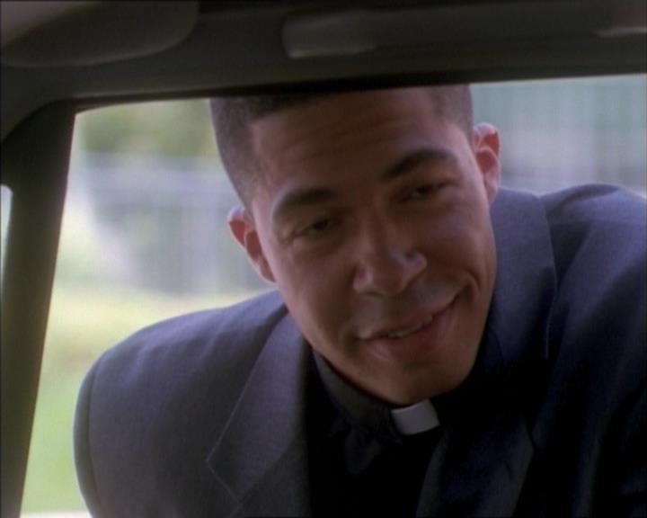 Charmed-Online_dot_net-1x02IveGotYouUnderMySkin0511.jpg