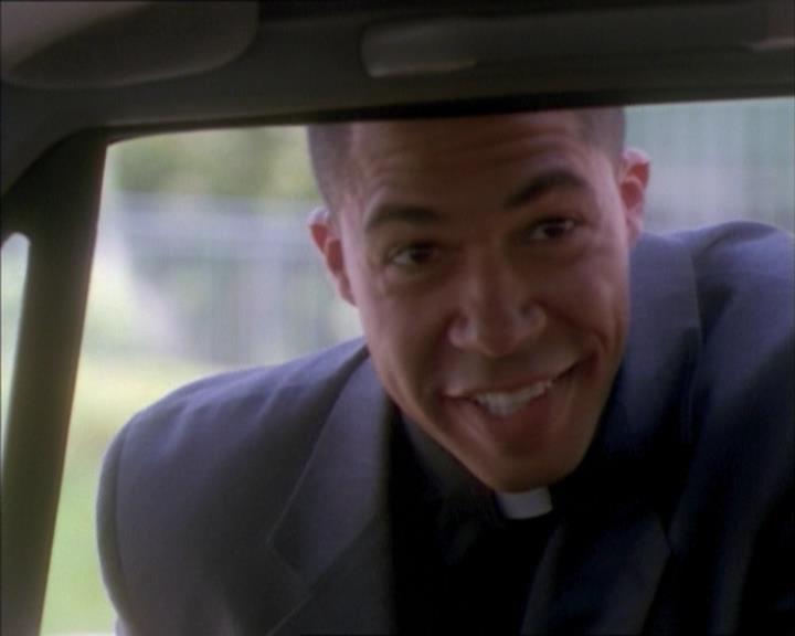 Charmed-Online_dot_net-1x02IveGotYouUnderMySkin0522.jpg