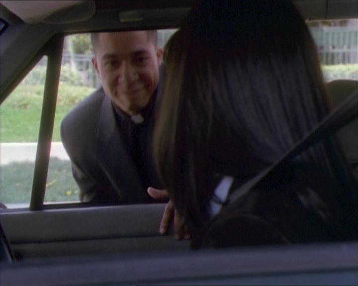 Charmed-Online_dot_net-1x02IveGotYouUnderMySkin0542.jpg