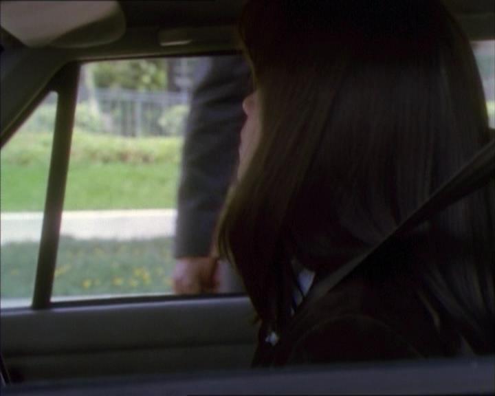Charmed-Online_dot_net-1x02IveGotYouUnderMySkin0543.jpg