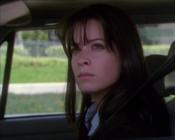 Charmed-Online_dot_net-1x02IveGotYouUnderMySkin0551.jpg