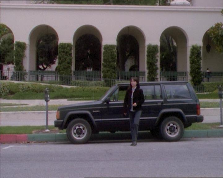 Charmed-Online_dot_net-1x02IveGotYouUnderMySkin0558.jpg