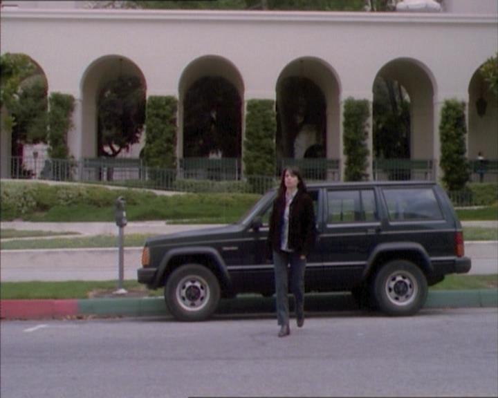 Charmed-Online_dot_net-1x02IveGotYouUnderMySkin0559.jpg