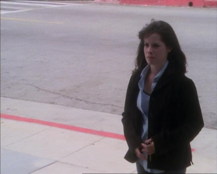 Charmed-Online_dot_net-1x02IveGotYouUnderMySkin0571.jpg