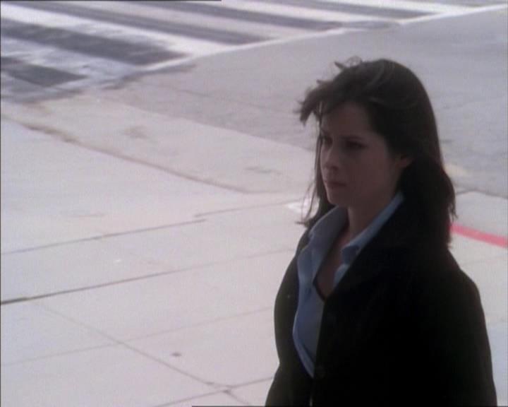 Charmed-Online_dot_net-1x02IveGotYouUnderMySkin0573.jpg
